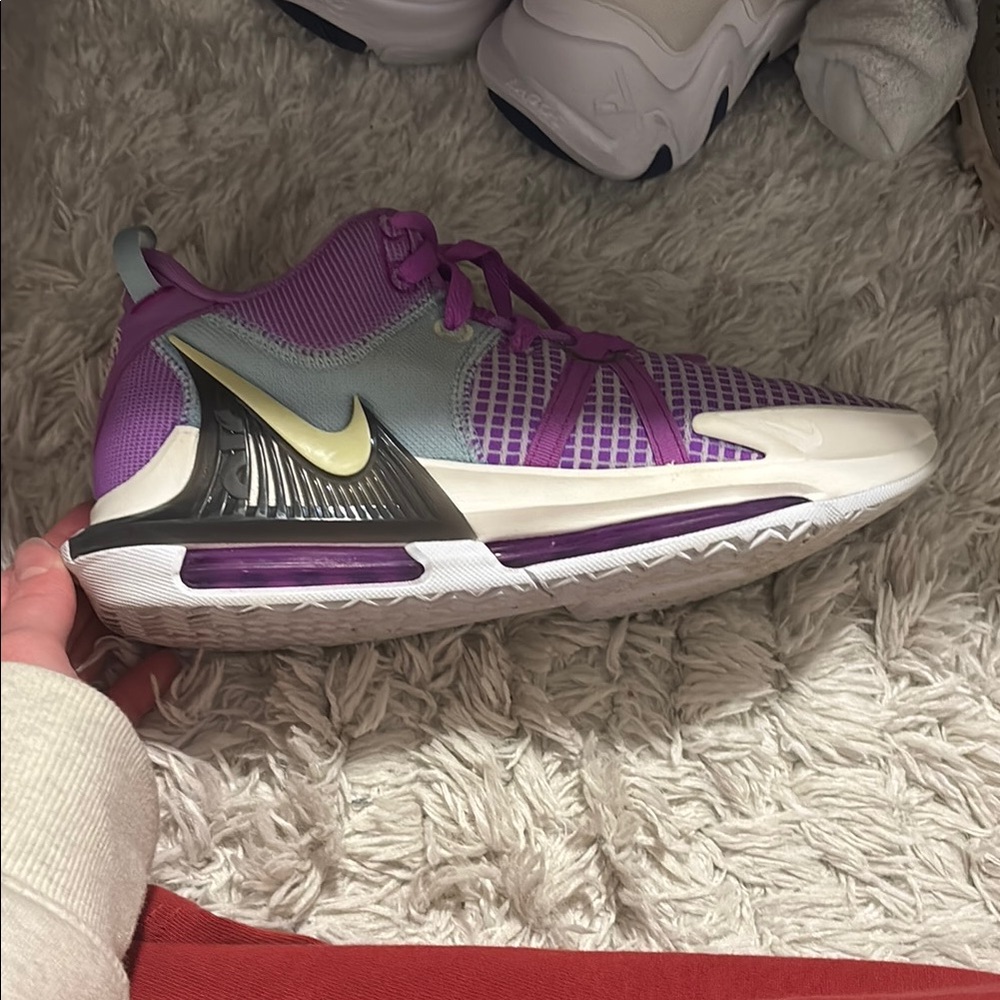 Nike Purple and Gray Athletic Shoes with Modern Design